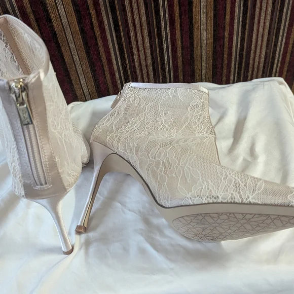 Jewel Badgley Mischka - Picture 11 of 11